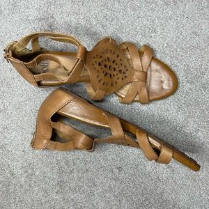 SOFFT Tan Leather Kitten Wedge Sandals Sz 11